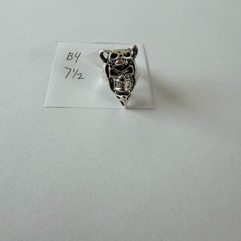 Skull Ring‎ for Men & Women Size Women 7.1/2 Stainless Steel